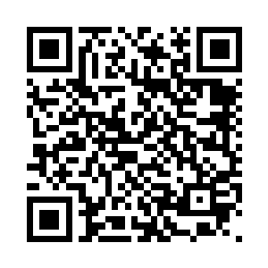 如同刚才在席上对她的呵护有加一般二维码生成