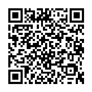 如果影片上来就是充满文艺腔的慢节奏和各种装二维码生成