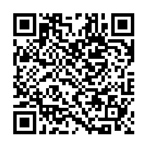如漏沙一般从空中形成一条沙线不急不缓地流落在地上二维码生成