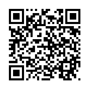 如羽毛般轻柔按住了特蕾莎的太阳穴二维码生成