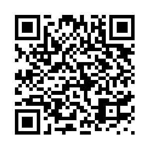 如雪笑嘻嘻的看着我们在这损凌天二维码生成