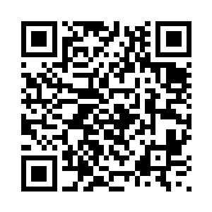 妮娜十分努力的不让自己笑出声来二维码生成