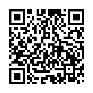 始终都没有发现丁长生在玻璃屋外面看着她二维码生成