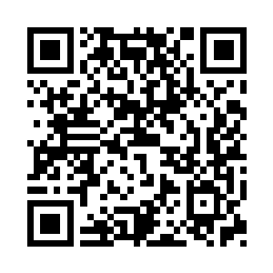 姑娘坚定的把这些话翻译成单词传递开去二维码生成