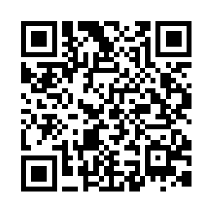 姑娘手里拿着一叠宣传资料草签合约书二维码生成