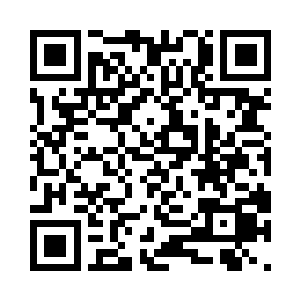 姜木香正在向首长介绍羌寨的独特构造二维码生成