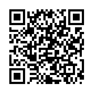 姜荏兮看着这两个赖在她客厅里的大男人二维码生成