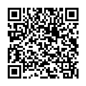 姿态优雅的再次用手中的白子吃下了棋盘上的黑子二维码生成