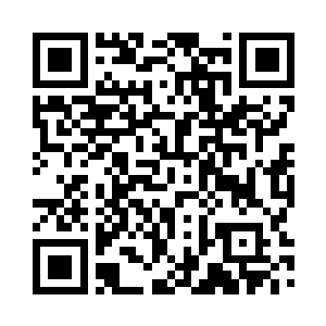 娜古云儿拿出一张符啪一下贴在门上二维码生成