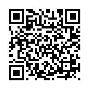 孙君和孙丽莎两个人看着坐在轮椅上面的丁羽二维码生成