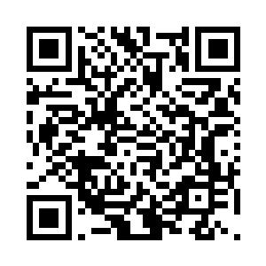 孙子轩翻手将一瓶清水放在了李梦云的手中二维码生成