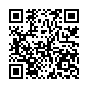 孟如亦对穆凡君做出了伸手相请的动作二维码生成