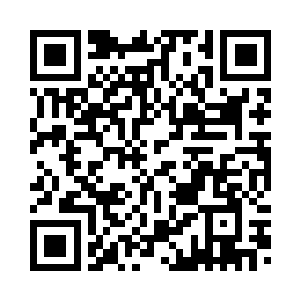 季泽爵望着混乱一团的学校大门口二维码生成