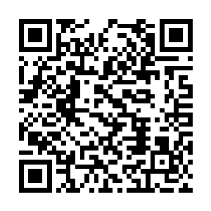 孩子扔给孩子的爸爸她就出门和几个小姐妹玩去了二维码生成