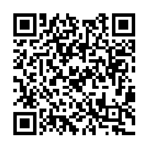 它左边抽屉的后面藏着一个半尺宽一尺多高的暗格二维码生成