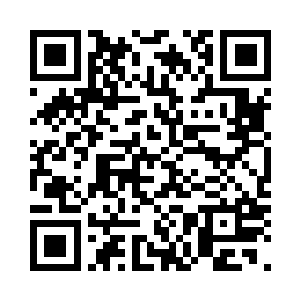 守城将领站在洛尔城城墙上眺望远方二维码生成