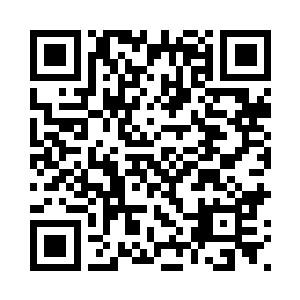 安妮笑眯眯的从后背抱住了柳逸尘二维码生成
