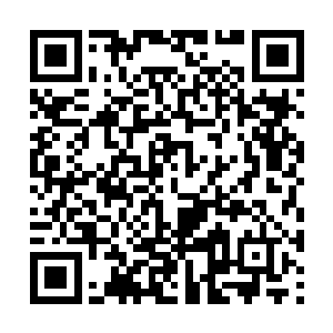 安瑞看着程爸和程妈蹒跚的脚步和沧桑微驼的背影二维码生成