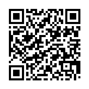 安莫尔军官立刻把桌上的笔递给他二维码生成