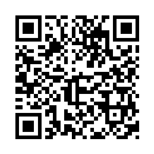 宋氏和谢文秀夫妇二人上前去拦着谢老太爷二维码生成