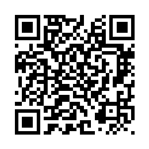 完全没发现自己此刻还拿着公事包二维码生成