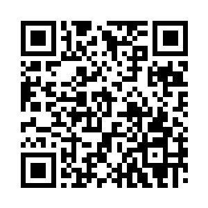 定神看到湖中心的画舫和在水中起伏的人二维码生成