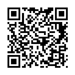 宝珠吓得躲到父亲怀里不敢出来了二维码生成