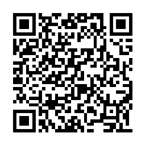 客栈的门口还挂着一幅木雕对联――外有千杆竹二维码生成