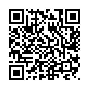 家里的三个小朋友去外面的院子玩耍天垂象二维码生成