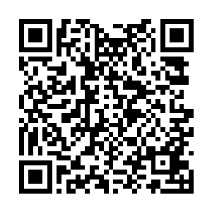 容貌艳丽有着一头黑色长发的女人目的似乎是他们二维码生成