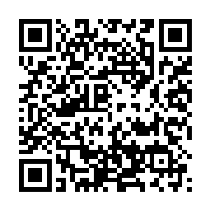 对于他们来说整个台子就像是有无边元际的全透明延伸二维码生成