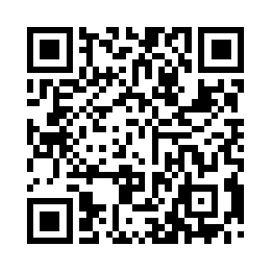 对俩姑娘左右抱着巴克的手臂好像没看见似的二维码生成