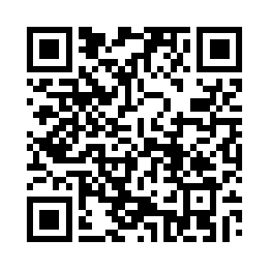 对方抱着一个和他身材不相上下的酒桶二维码生成