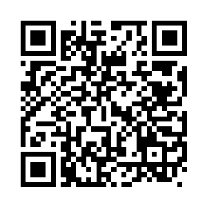 对方穿着红裙子俏生生立着的画面二维码生成