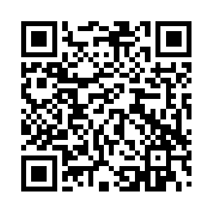 对着一群嬉闹的女公关冷冷地咳嗽了几声二维码生成