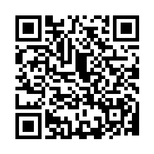 对着前方课桌上的一面圆镜梳头发编辫子二维码生成