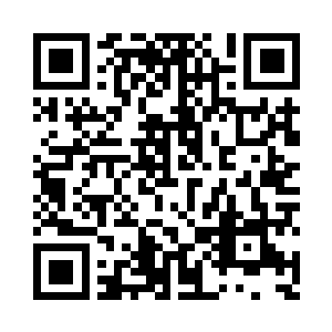 对着穿衣镜欣赏着自己的美貌和身材二维码生成