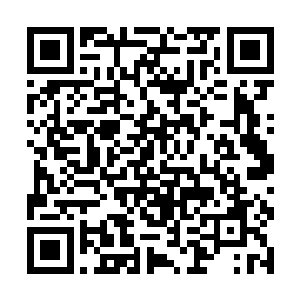 导游看到她带的游客都围在那儿看人拍戏不愿意离开二维码生成