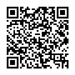 封不觉的神态活像是个欺负小学生的高中不良少年二维码生成