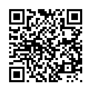 将从翰林院带回来的书籍一一摆在桌上二维码生成
