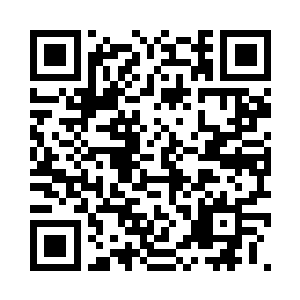 将头埋在季宸渊怀中的苏嫣眸边溢出了几滴泪二维码生成