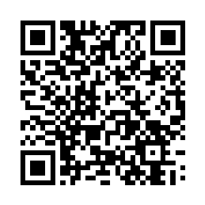 将女子害羞紧张的模样表现得淋漓尽致二维码生成