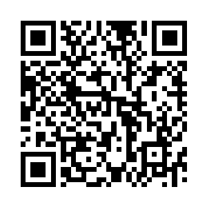 将小龙抱在怀里的龙王双眼冒着怒火二维码生成