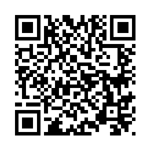 将张小凡的一只手就锁在了管道上二维码生成