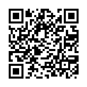 将手中的圆形牌子投进面前的小木箱中二维码生成