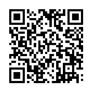 将手中的白色小包交给身边的几人闻了闻二维码生成