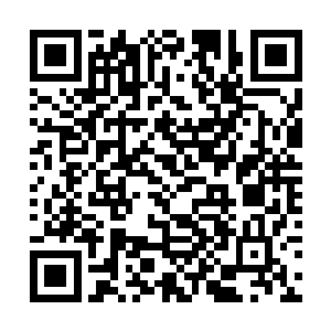 将目光落在了站在她身边目光有些不善的墨修尧身上二维码生成