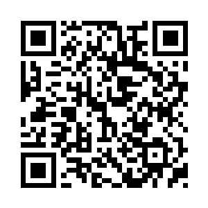 将笔放入罐子里面沾了一点红色后拿了出来二维码生成