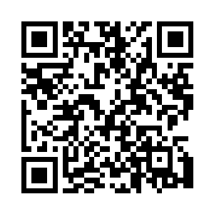 将这个正在穿上衣的小姑娘蛮狠的推出了屋子二维码生成