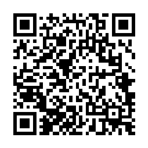 将那一双鲜艳欲滴的唇瓣深深地印在了江少游的嘴巴上……二维码生成